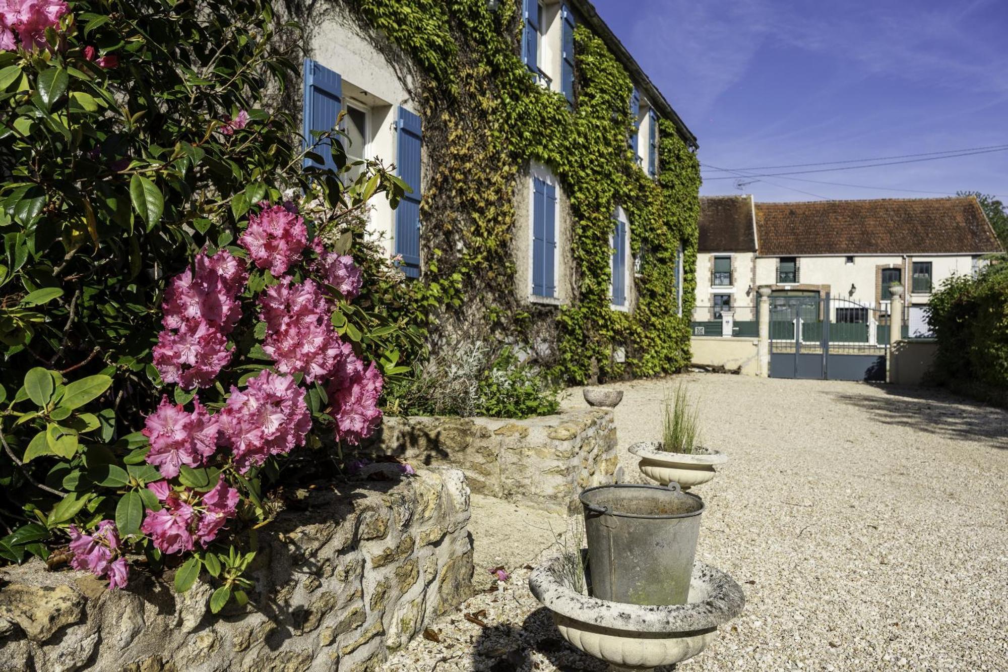 몽티니 라 레슬레 Chambre D'Hotes Le Val Du Chapelain B&B 외부 사진