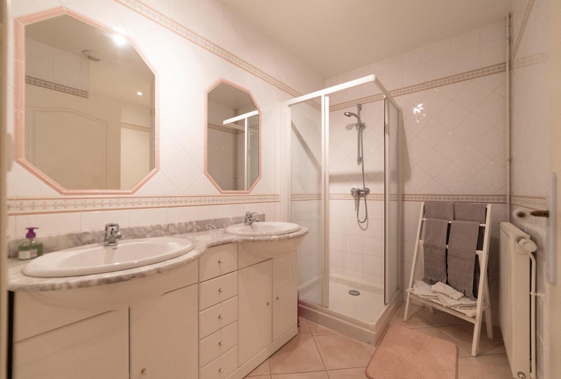 몽티니 라 레슬레 Chambre D'Hotes Le Val Du Chapelain B&B 외부 사진